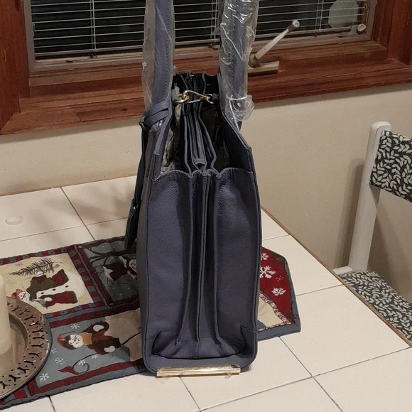 NWOT Joy & Iman periwinkle/lavender designer handbag. - Picture 11 of 13